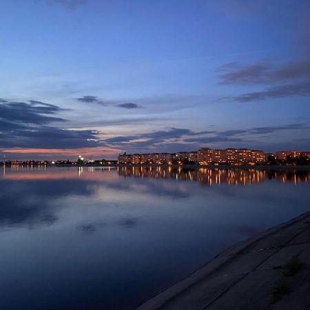 Horizon View Villa - Lakefront Terrace Suite Bucarest Exterior foto